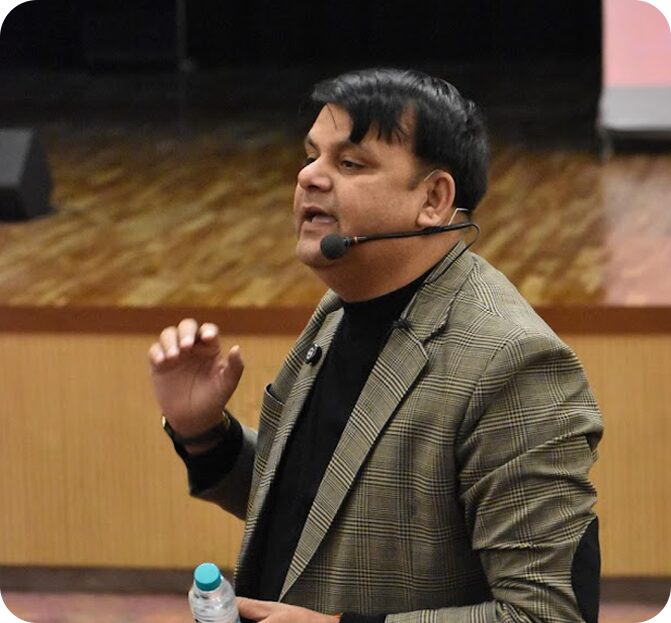 Amar Choudhary presenting Amar Vani